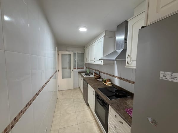 Planta baja en una urbanización con piscina - Foto 2