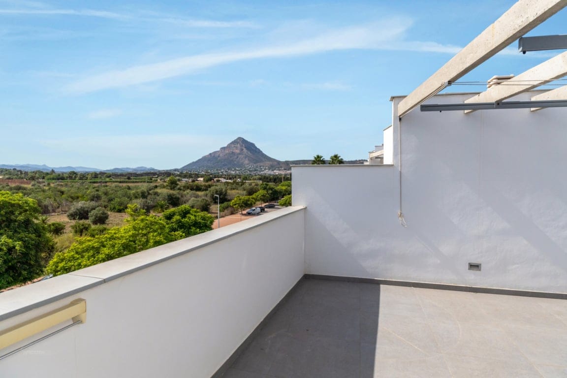 Modern 3-bedroom apartment with a large terrace. - Foto 35