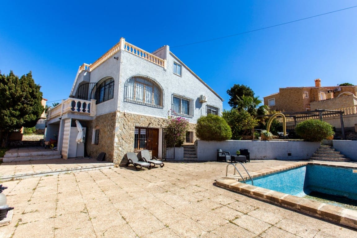 Villa met veel potentieel te koop in Calpe