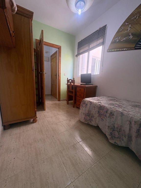 Apartamento en venta de 2 dormitorios en Torrevieja, Alicante. - Foto 28
