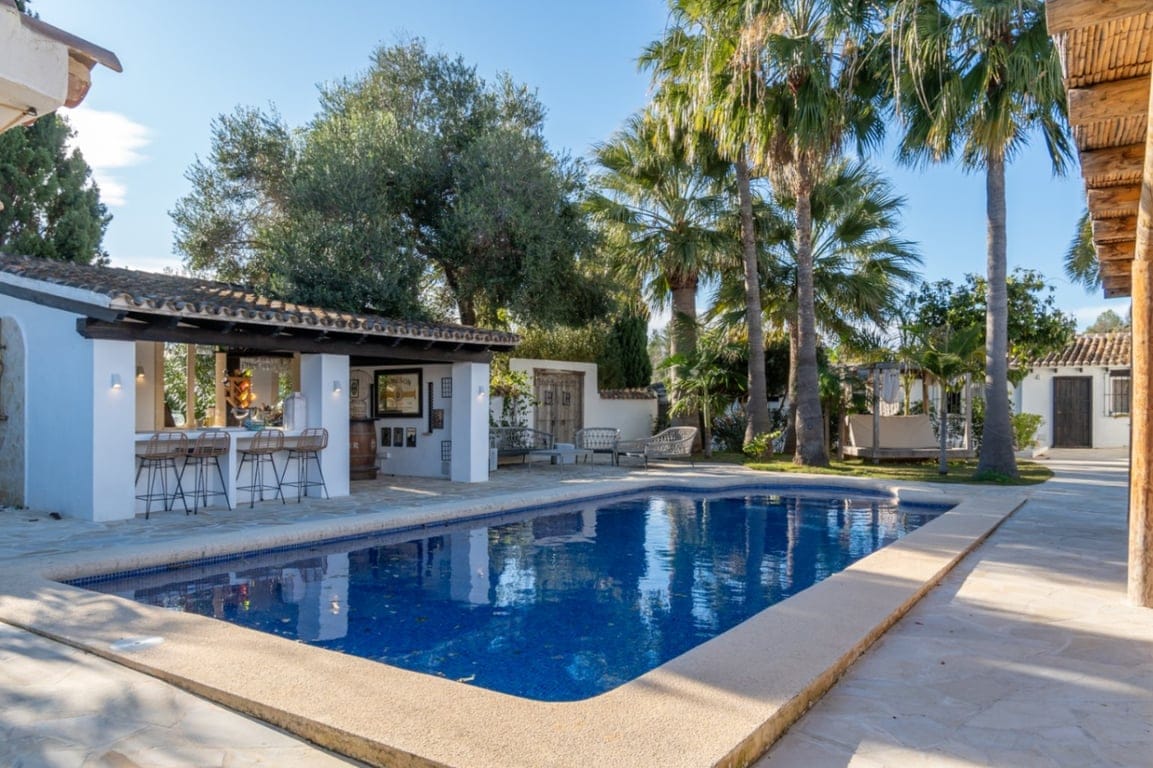 Exclusives, komplett renoviertes Anwesen mit großem Grundstück von 11.367 m2. - Foto 4