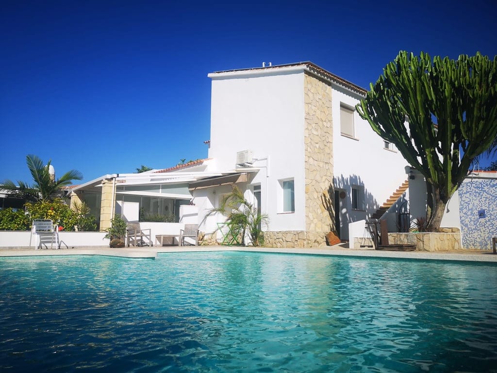 Unique Commercial Finca in Denia: 2,611m² Plot, Sea and Montgó Views