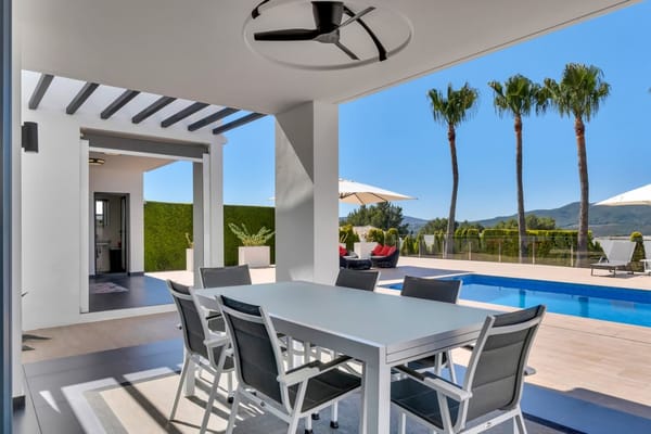 Exclusiva villa moderna con impresionantes vistas abiertas en una demandada zona de Jávea - Foto 12