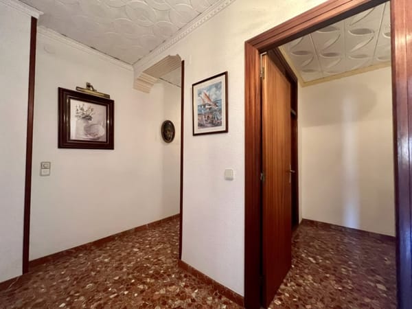 Magnífica casa con garaje para varios vehículos - Foto 13