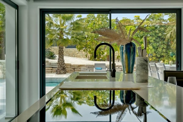 ¡Espectacular villa (2023) con privacidad y materiales de alta calidad! - Foto 26