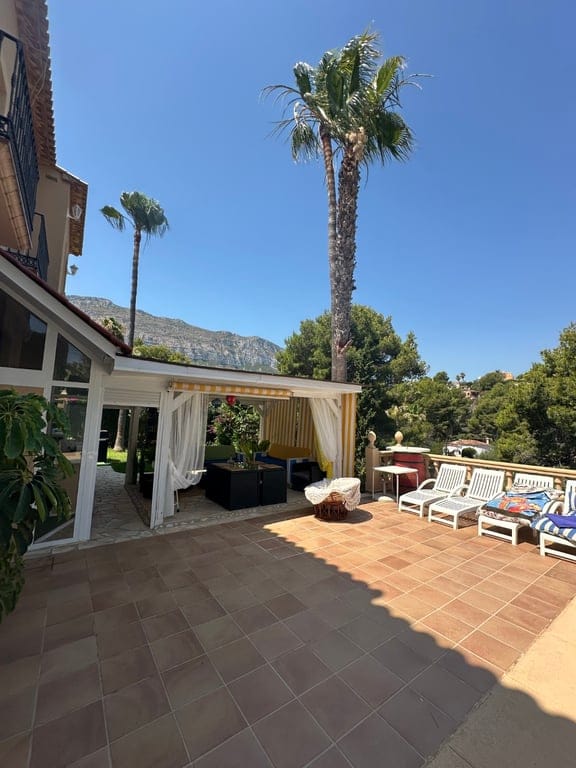 Chalet en Venta en Dénia con Vistas al Mar y la Montaña - Foto 5