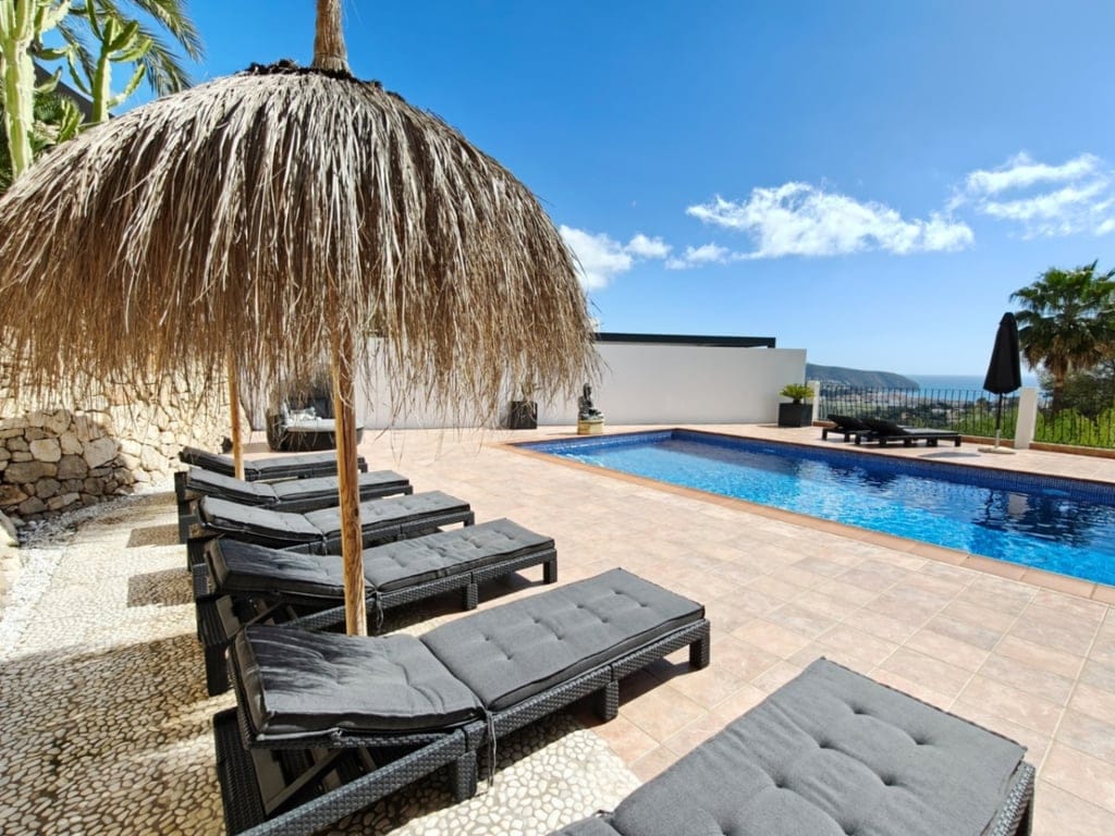 Luxury Villa for Sale with Pool and Sea Views in Pinar del Advocat - Foto 8