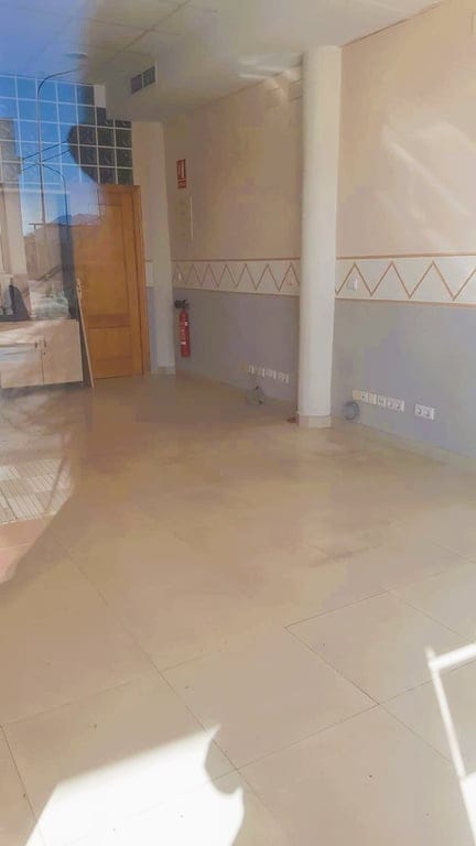 Multifunctional premises on the ground floor with excellent accessibility and outdoor space - Bellreguard - Foto 9