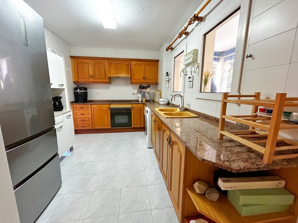 central apartment with tourist license in the Plaza de la Iglesia of Moraira, next to the port and the beach - Foto 8