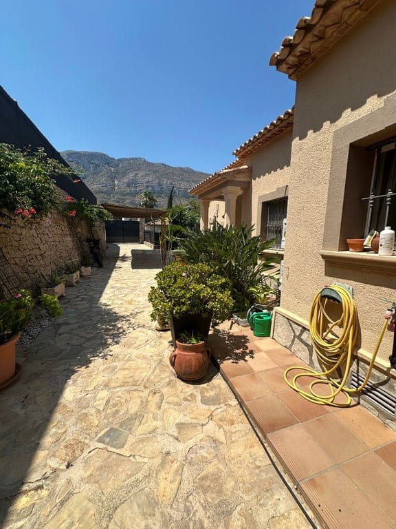 Chalet en Venta en Dénia con Vistas al Mar y la Montaña - Foto 12