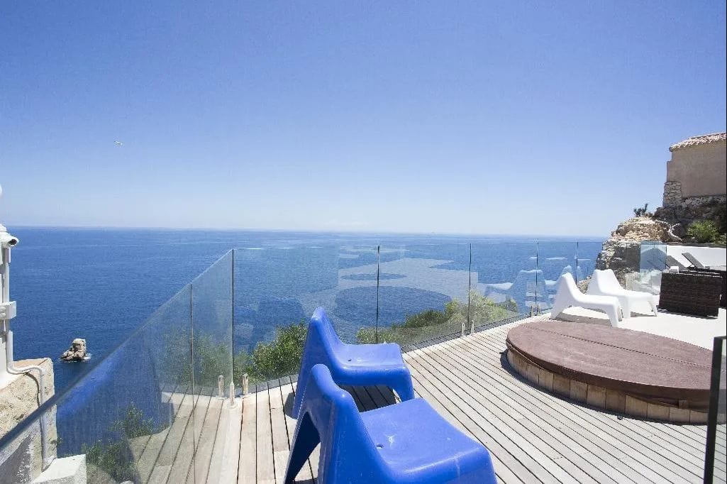 Luxurious modern frontline villa with stunning sea views - Foto 36