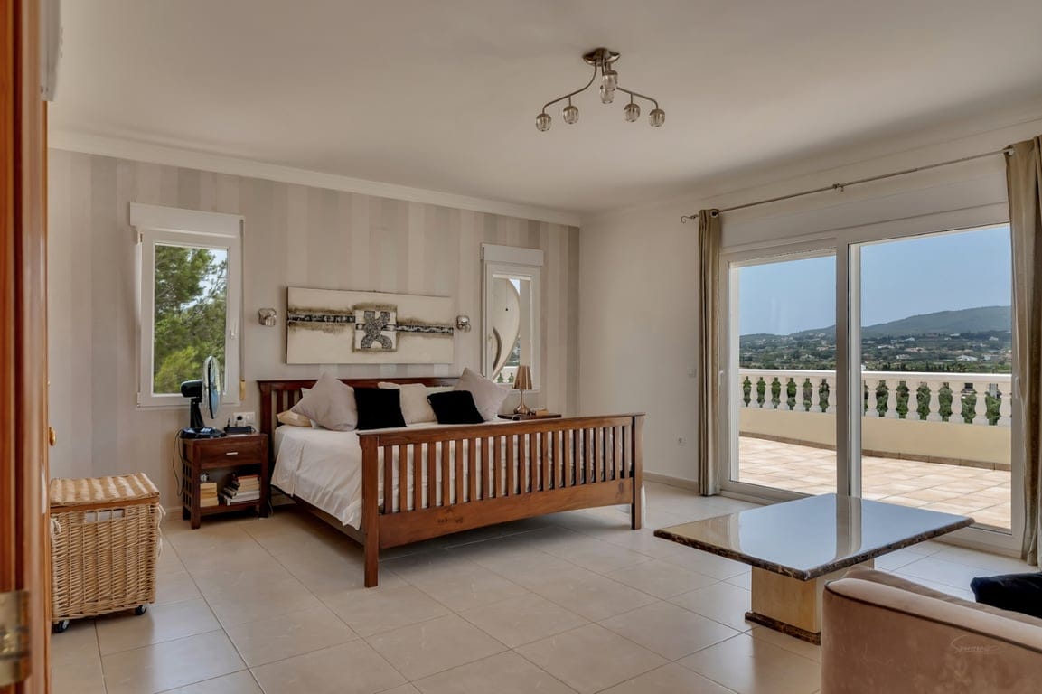 Villa met vrij uitzicht in een rustige omgeving dicht bij het centrum van de stad Jávea - Foto 31