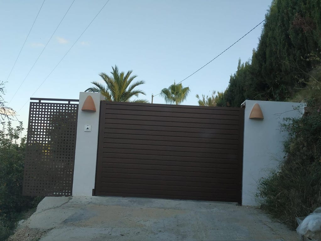 12,137 m2 plot with a habitable rustic house and beautiful views of the sea and the Peñón de Ifach - Benissa - Foto 35
