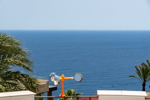 Excepcional propiedad en una exclusiva zona con vistas panoramicas al mar - Foto 4