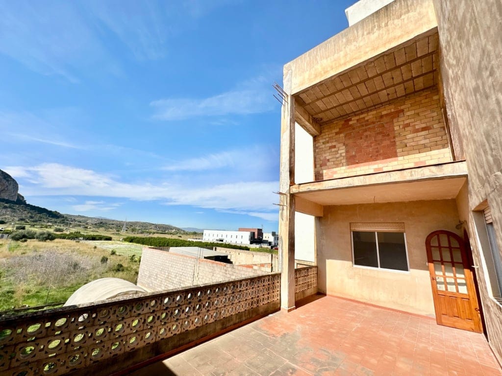 Opportunity: Building with 180 m² Garden and Rooftop with Sea Views - Foto 16