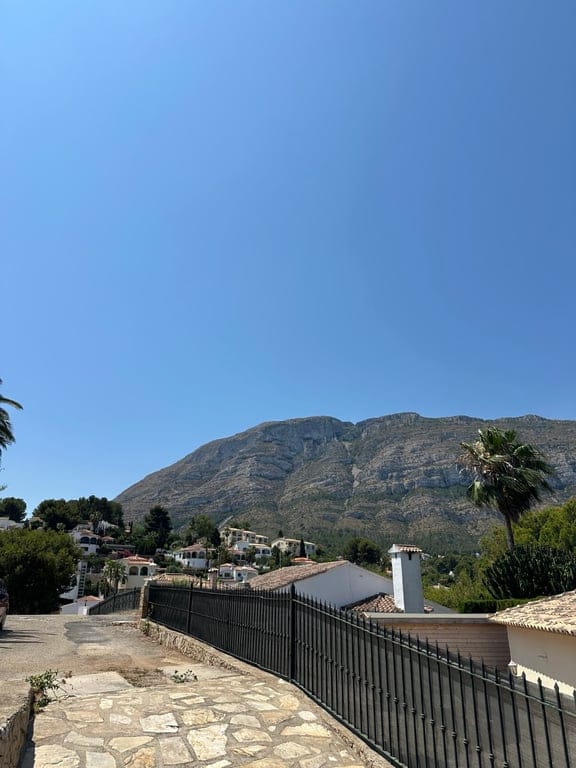 Chalet en Venta en Dénia con Vistas al Mar y la Montaña - Foto 7