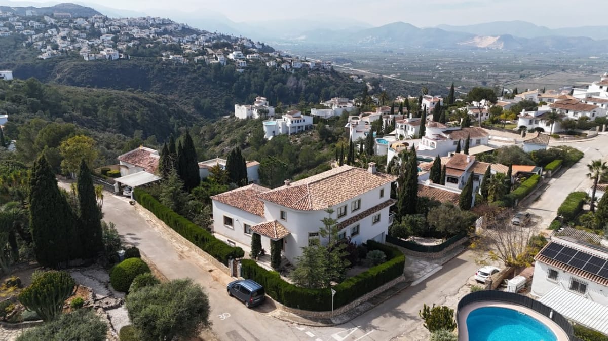 Uw oase in Monte Pego: chalet met een groot perceel, zwembad en volledige privacy - Foto 3