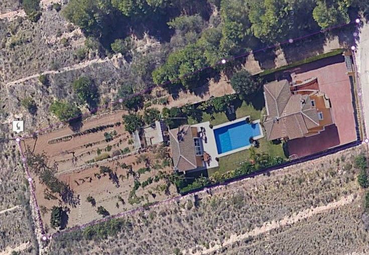 Villa in einer außergewöhnlichen ruhigen Lage, mit weitem Blick und großem Potenzial. - Foto 4