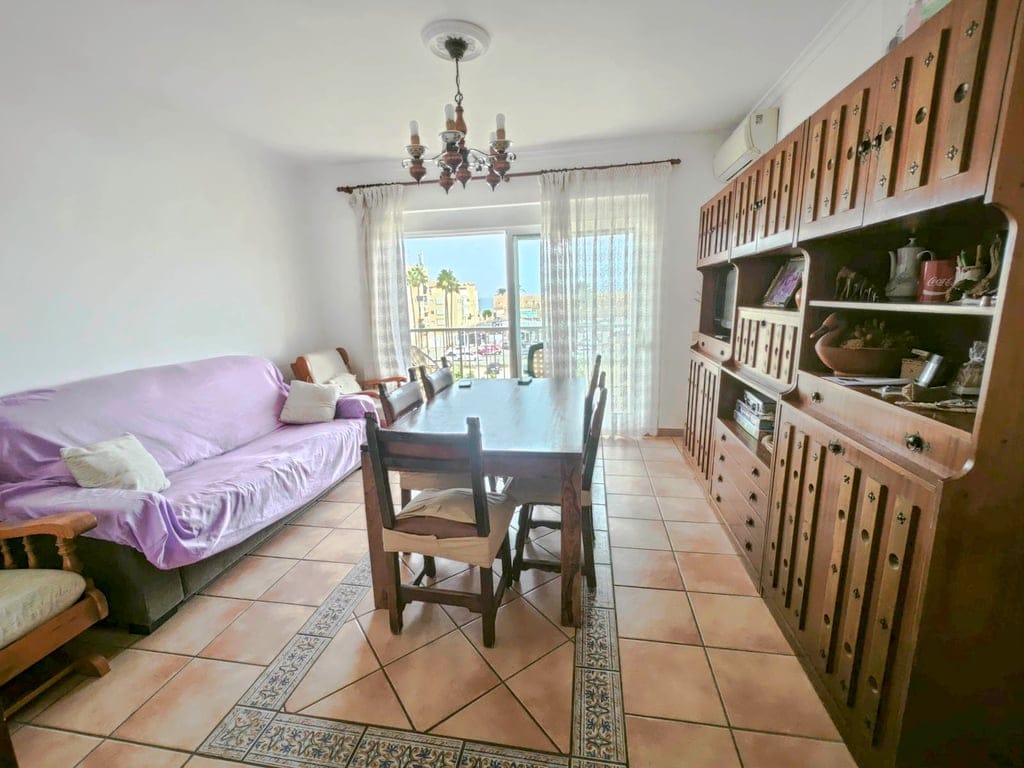 2-bedroom apartment with sea views for sale in the Las Brisas area. - Foto 9