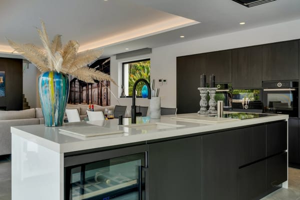¡Espectacular villa (2023) con privacidad y materiales de alta calidad! - Foto 24