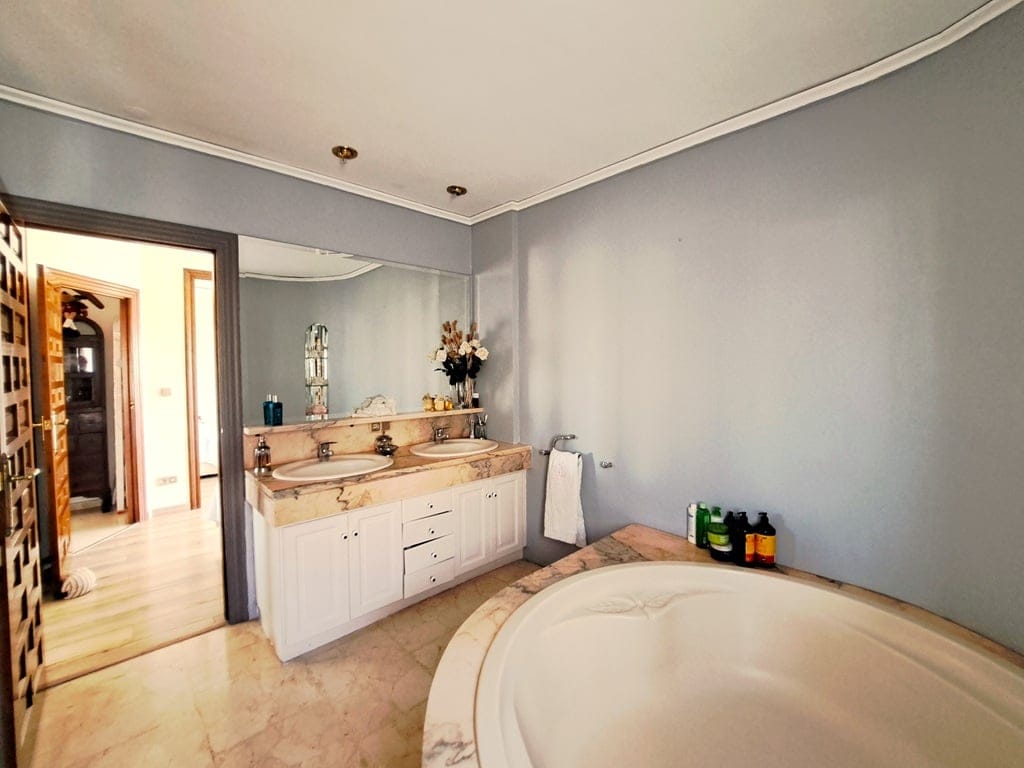 Penthouse with a large terrace and pool for sale in Dénia beach. - Foto 21