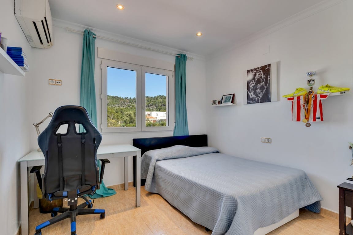 Villa in einer außergewöhnlichen ruhigen Lage, mit weitem Blick und großem Potenzial. - Foto 27