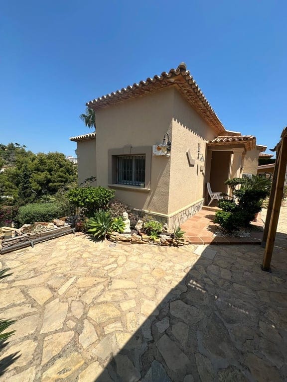 Chalet en Venta en Dénia con Vistas al Mar y la Montaña - Foto 13