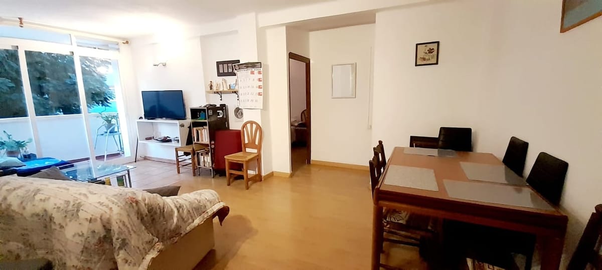 Apartment for sale with 2 bedrooms and a communal pool in Jávea, Alicante.