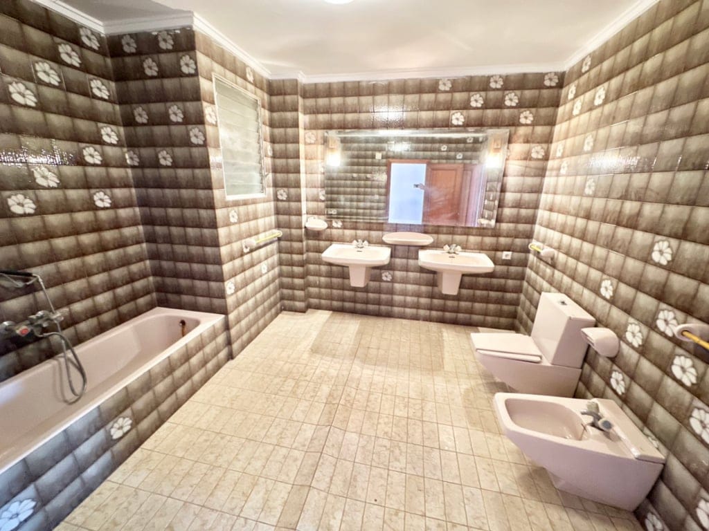 Opportunity: Building with 180 m² Garden and Rooftop with Sea Views - Foto 18