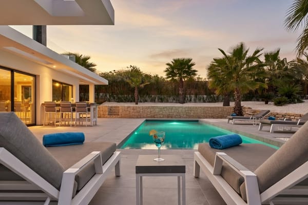 ¡Espectacular villa (2023) con privacidad y materiales de alta calidad! - Foto 2