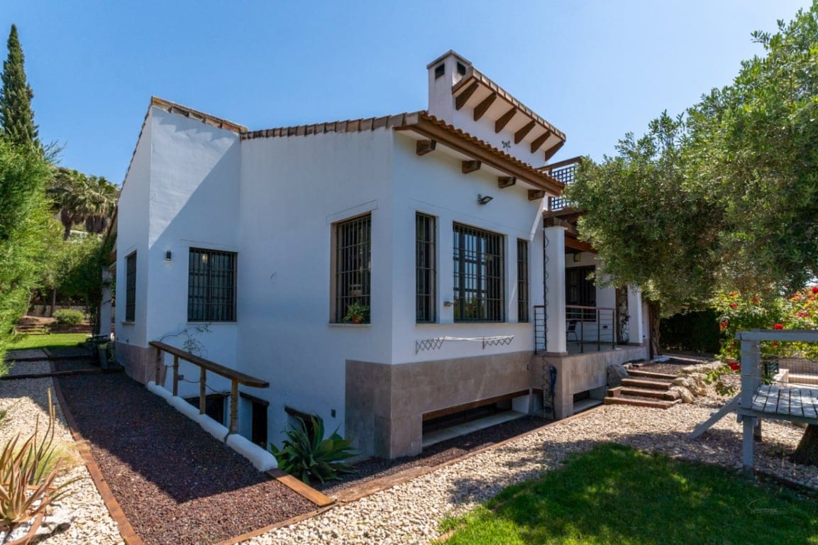 Impresionante Villa a la venta en Jávea, con piscina interior y exterior - Foto 33