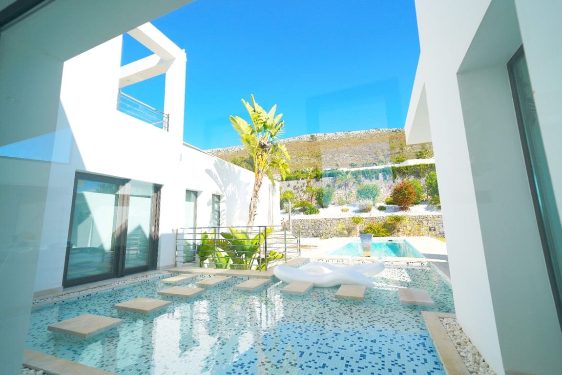 Luxury villa in Benitachell with sea views, infinity pool, and gym. - Foto 12