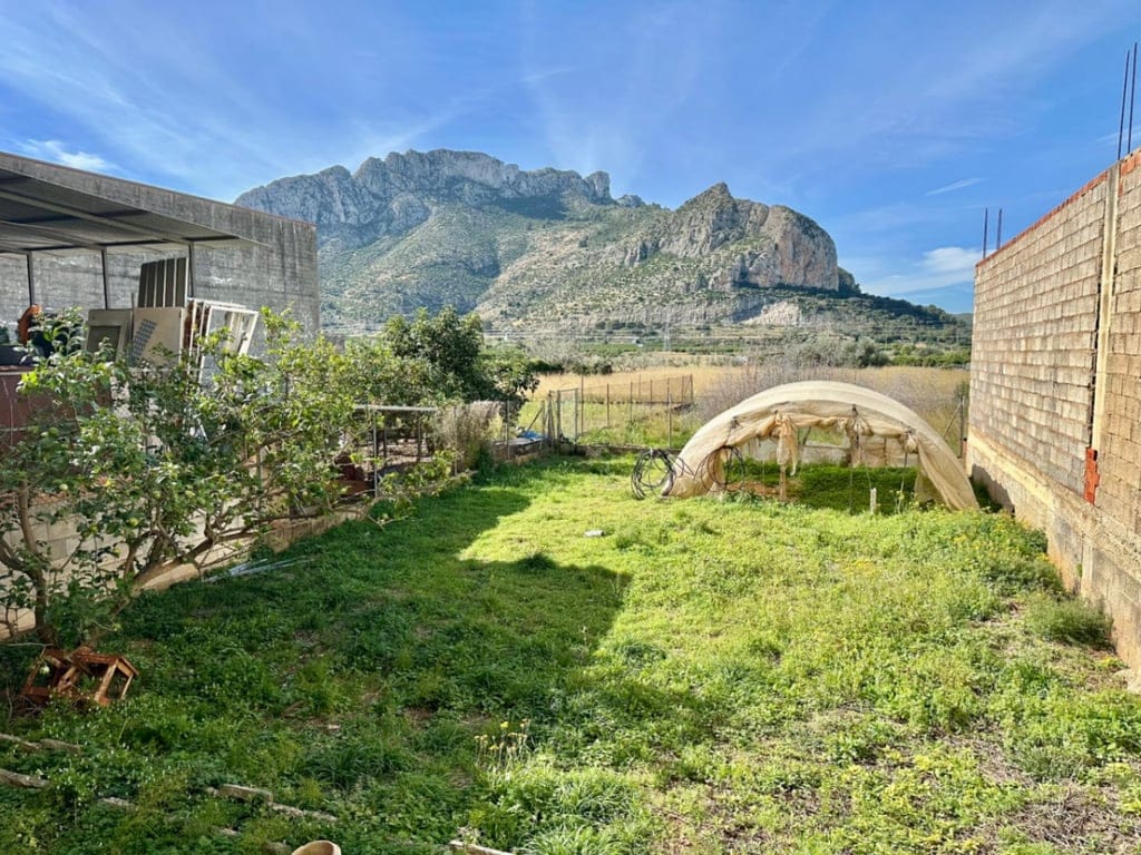 Opportunity: Building with 180 m² Garden and Rooftop with Sea Views - Foto 2