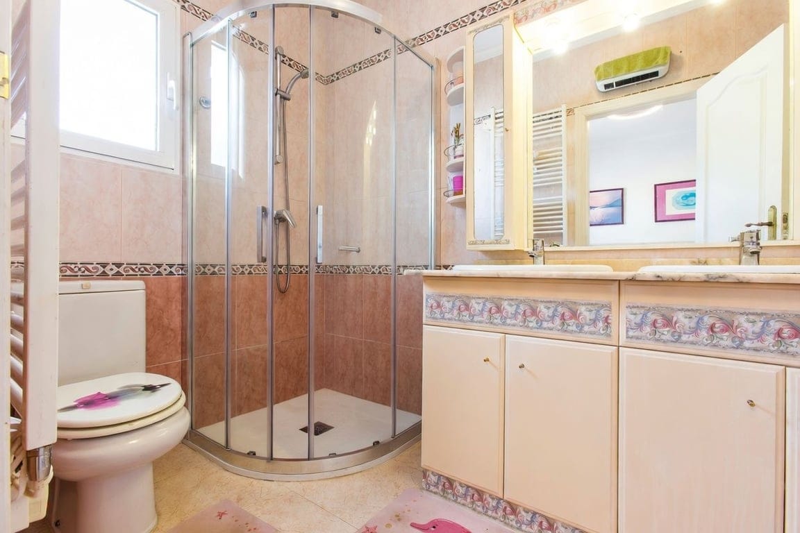 Villa tranquila con vistas a la montaña en venta en Calpe - Foto 46