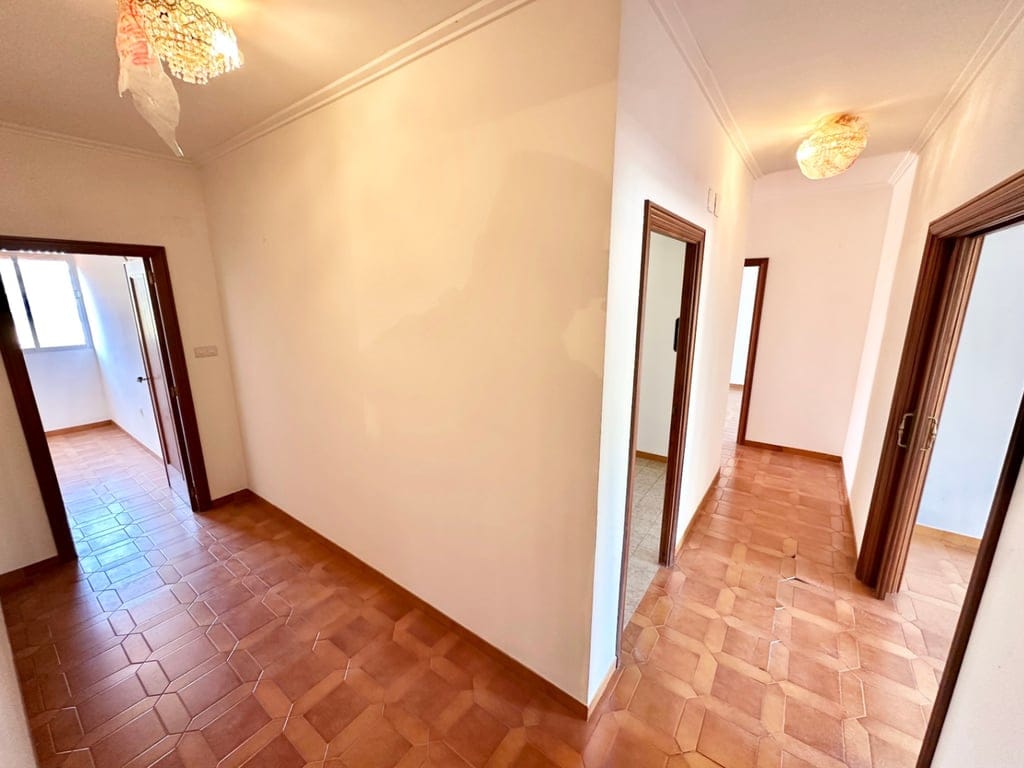 Opportunity: Building with 180 m² Garden and Rooftop with Sea Views - Foto 8