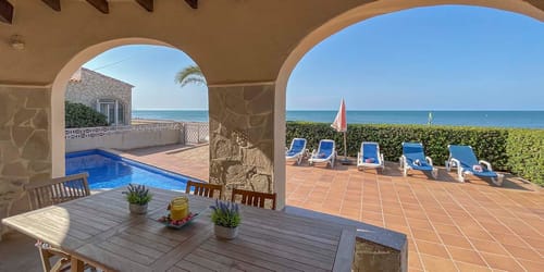 Chalet on the front line, Denia