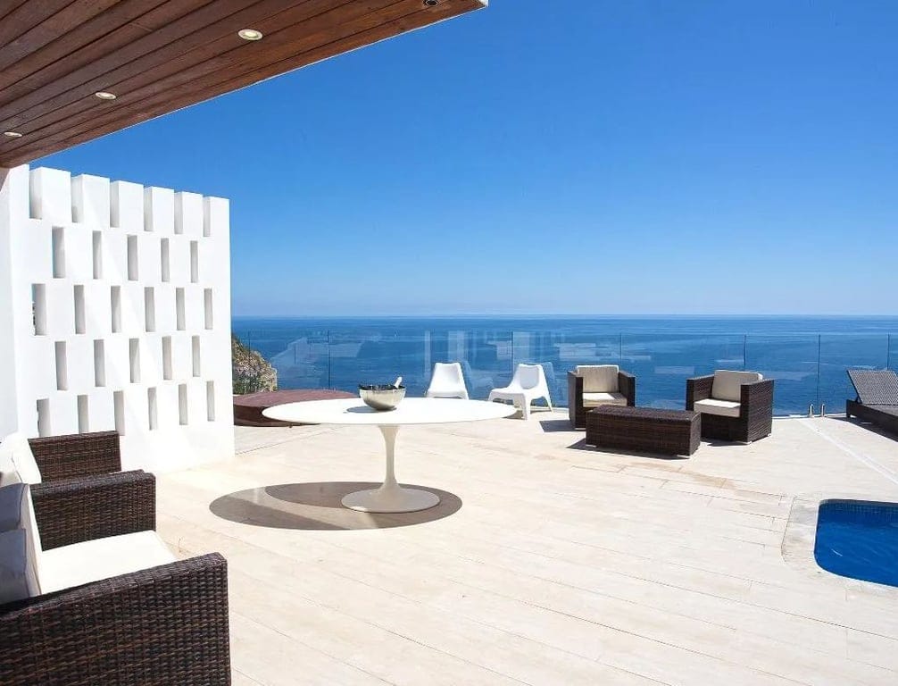 Luxurious modern frontline villa with stunning sea views - Foto 7