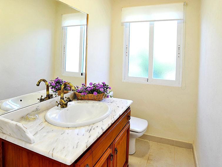 Amplia Villa Mediterránea con Potencial de Renovación Excepcional – Javea Golf - Foto 9