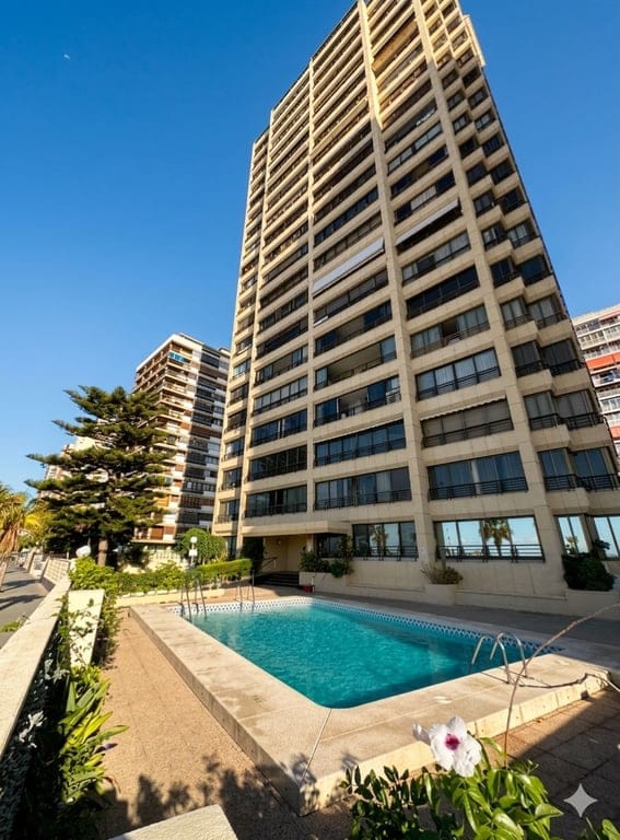 Exclusive Refuge over the Mediterranean: 7th Floor on the First Line of Levante - Foto 2