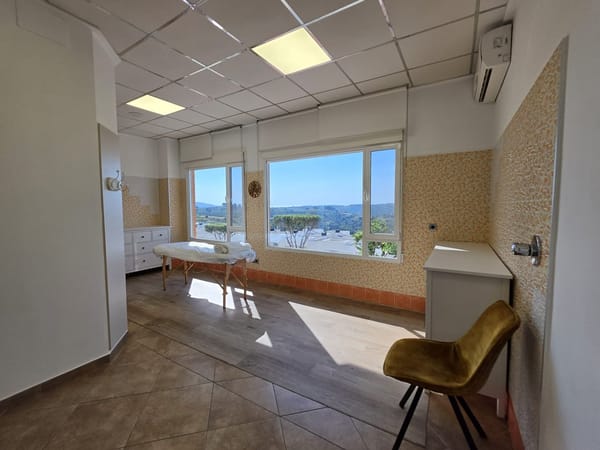 Local comercial con opción a vivienda en Benissa Pueblo : luz, amplitud y vistas al Peñón de Ifach y al Mar - Foto 2