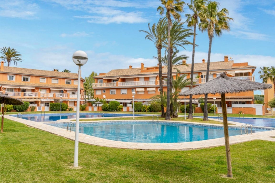 Apartamento reformado con piscina cerca del mar - Foto 22