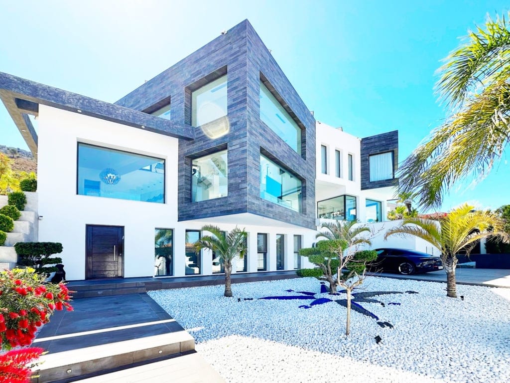 Luxury villa in Benitachell with sea views, infinity pool, and gym. - Foto 2