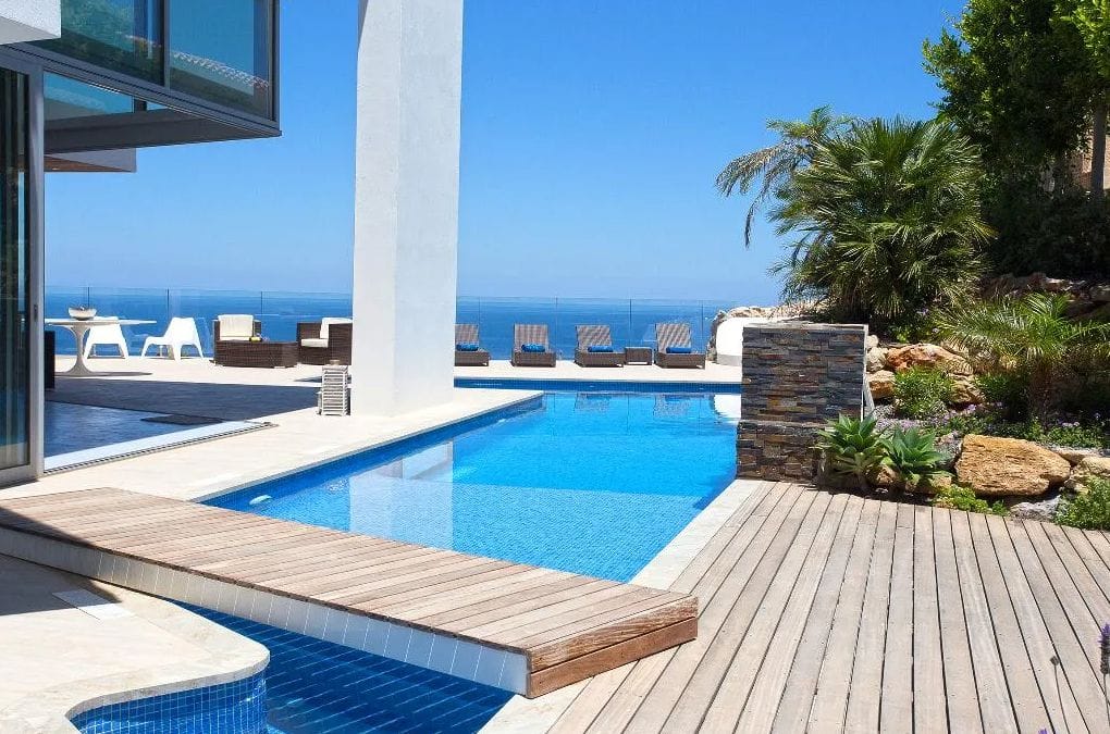 Luxurious modern frontline villa with stunning sea views - Foto 32