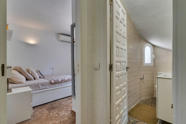 Excepcional propiedad en una exclusiva zona con vistas panoramicas al mar - Foto 38