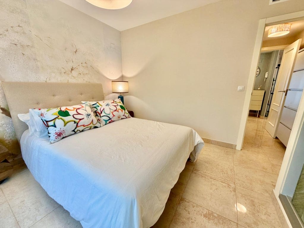 Renovated 1-bedroom apartment in Denia with a communal pool. - Foto 20