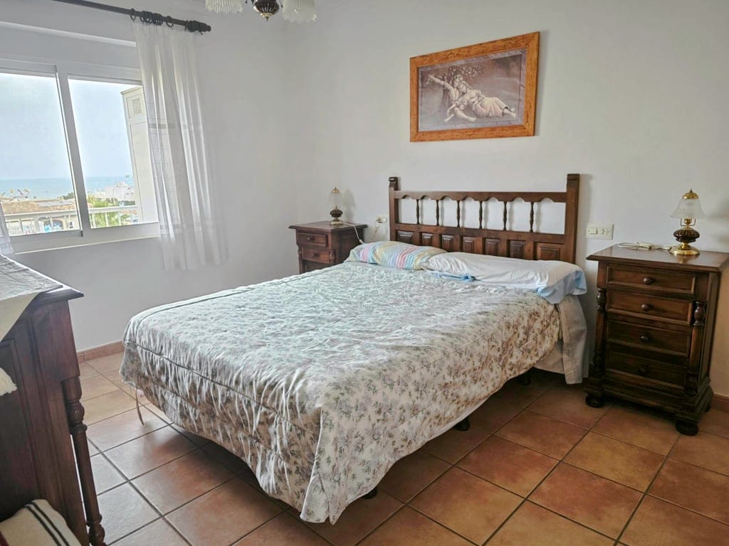2-bedroom apartment with sea views for sale in the Las Brisas area. - Foto 18