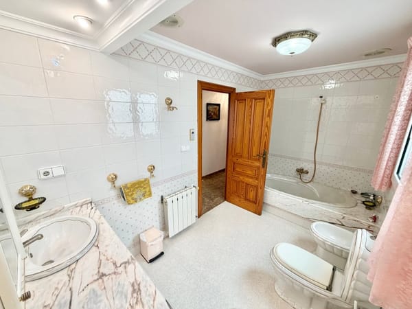 Herrenhaus im Zentrum von Pego: Raum, Privatsphäre und eine exklusive Oase - Foto 20