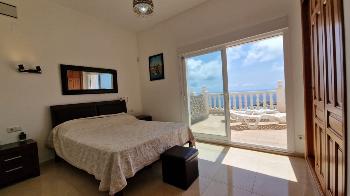 De Piek van Mediterraanse Luxe: Zonne-energie Villa met Ongeëvenaarde Zeezicht in Cumbre del Sol - Foto 27