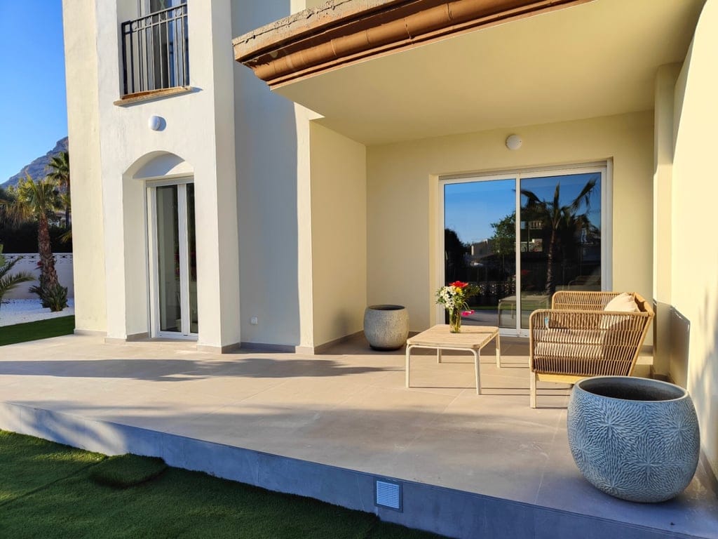 Apartment for sale in Denia, complex with pool and parking