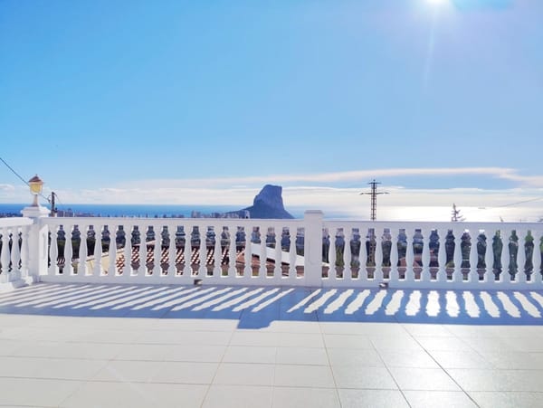 Villa en venta con 3 dormitorios , piscina y vistas al mar. - Foto 6